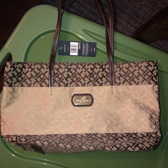 Tommy Hilfiger Handbags - Tommy Hilfiger Purse, brand new, price tag is $79 selling for $40